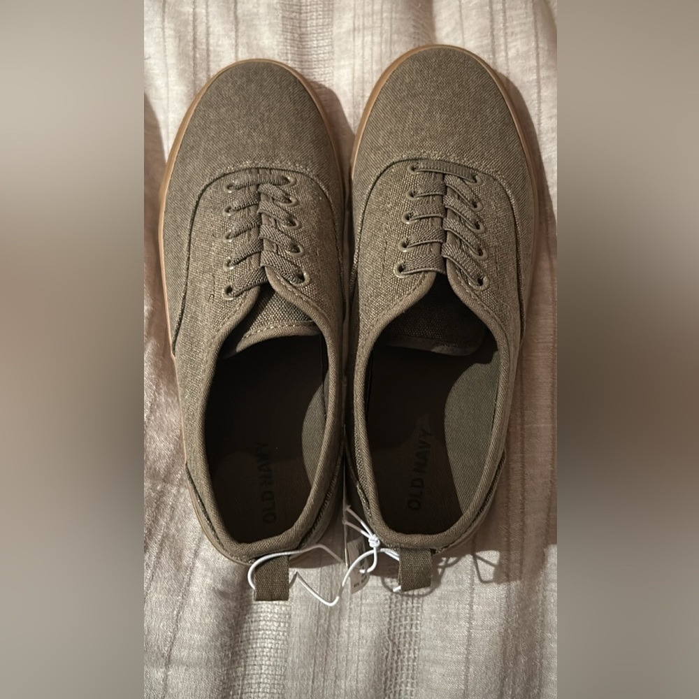 Boys Old Navy slip on shoes size 5